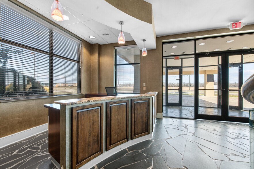 More Photos Of 201 E Livermore Dr, Pembroke Medical For Sale