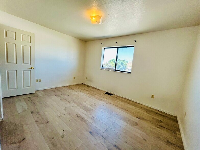 More Photos Of 547 W 4th St, Winnemucca Storefront Retail Residential For Sale