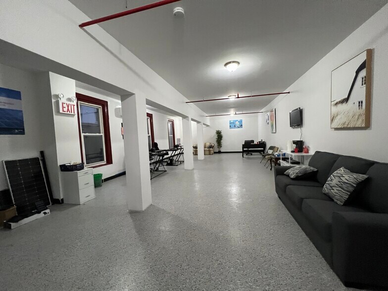 More Photos Of 9021 160th St, Jamaica Storefront Retail Office For Lease