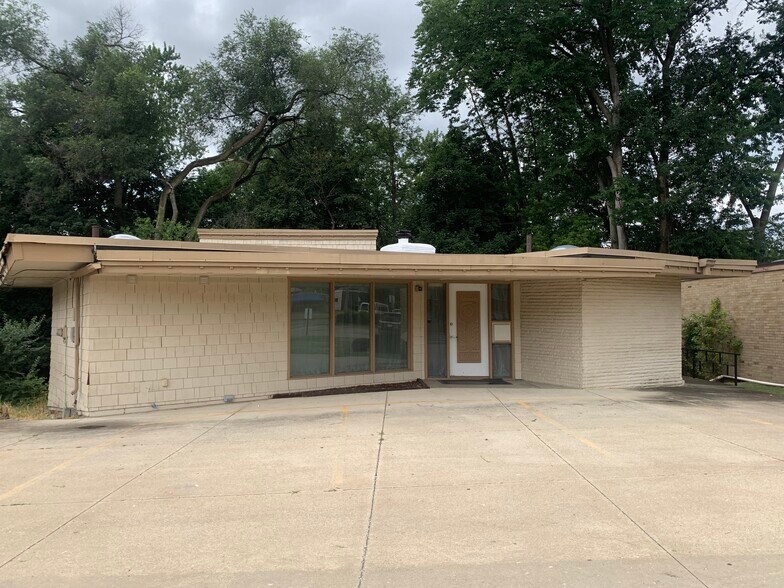 More Photos Of 1821 Fulton Dr NW, Canton Office For Sale