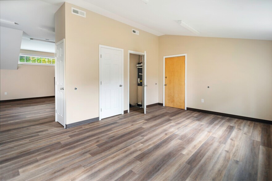 More Photos Of 909 Prospect St, Naugatuck Storefront For Sale