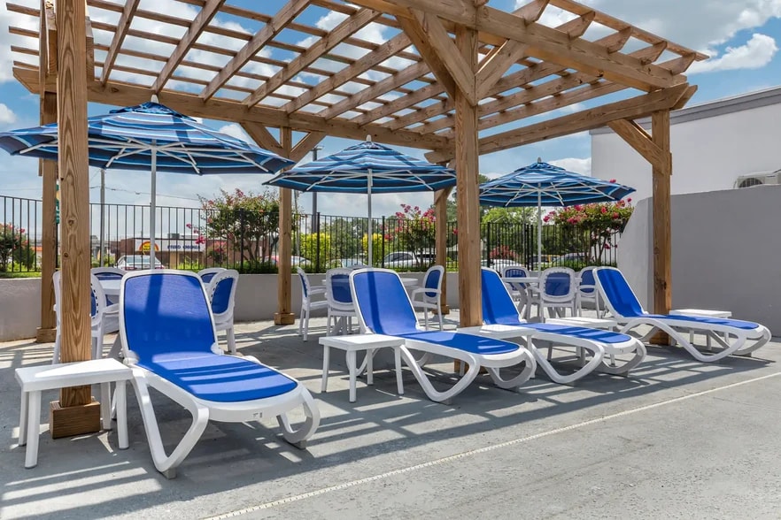 More Photos Of 115 Lake Ave, Spring Lake Hotel For Sale