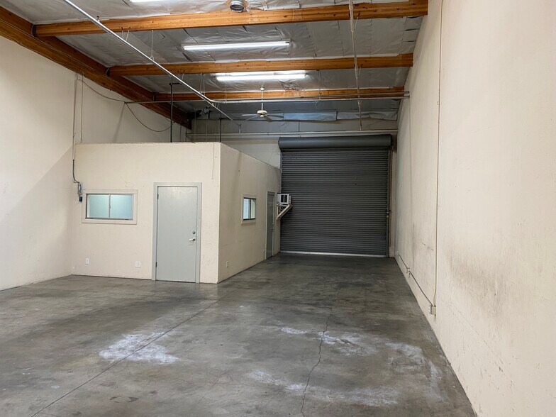 More Photos Of 7790-7820 Bell Rd, Windsor Warehouse For Sale