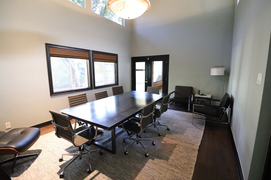 More Photos Of 2336 Farrington St, Dallas Office For Sale