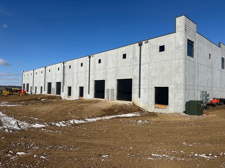 More Photos Of 6001 Thornton Ave, Des Moines Industrial For Lease