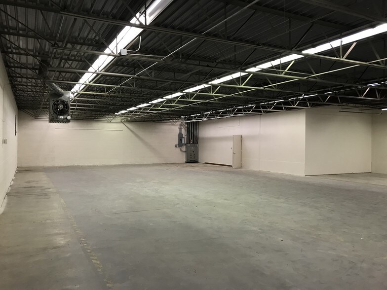More Photos Of 2236 Southern Ave, Fayetteville Warehouse For Lease