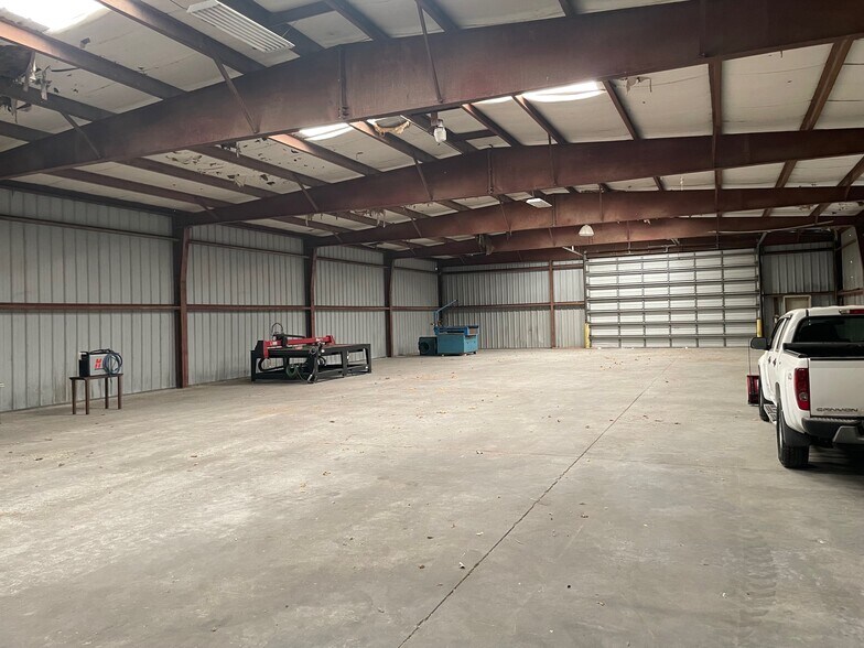 More Photos Of 1275 W Main St, Bellevue Warehouse For Sale