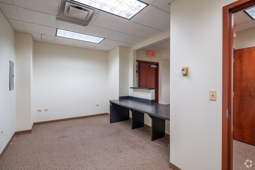 More Photos Of 610 S Maple Ave, Oak Park Medical For Lease