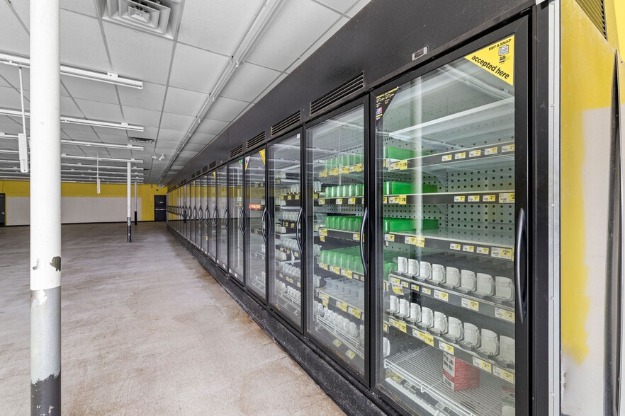 More Photos Of 301-303 N George St, Goldsboro Storefront For Lease