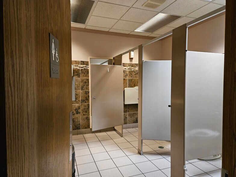 More Photos Of 5530 Gratiot Rd, Saginaw General Retail For Sale