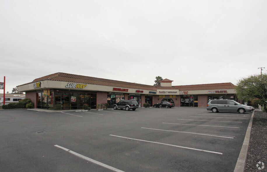 Primary Photo Of 2147-2159 N Texas St, Fairfield Restaurant For Lease