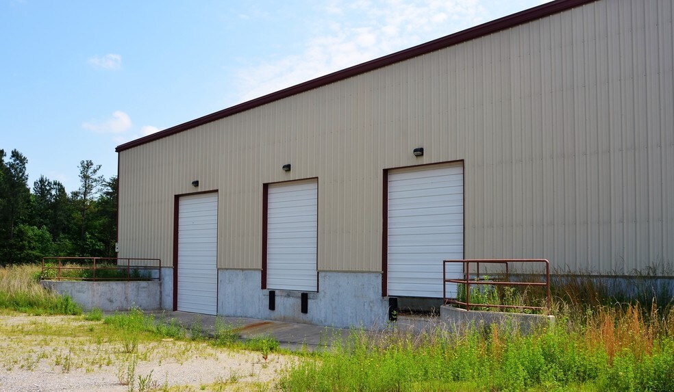 More Photos Of 16517 Bull Church Rd, Woodford Warehouse For Lease