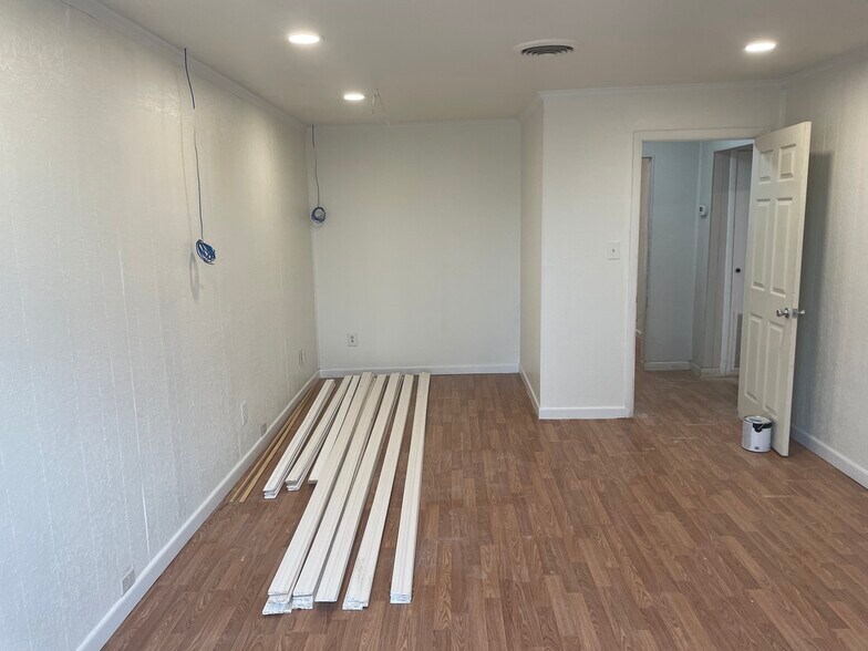 More Photos Of 32 County Road 201, Pecos Industrial For Lease