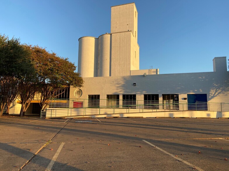 More Photos Of 3800 Main St, Dallas Office For Lease