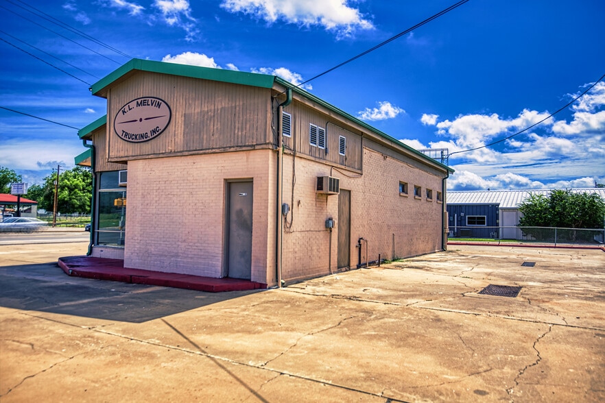 More Photos Of 931 Walnut St, Columbus Flex For Sale
