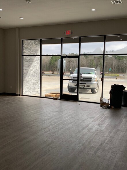 More Photos Of 10365 Eastex Fwy, Beaumont Office For Lease