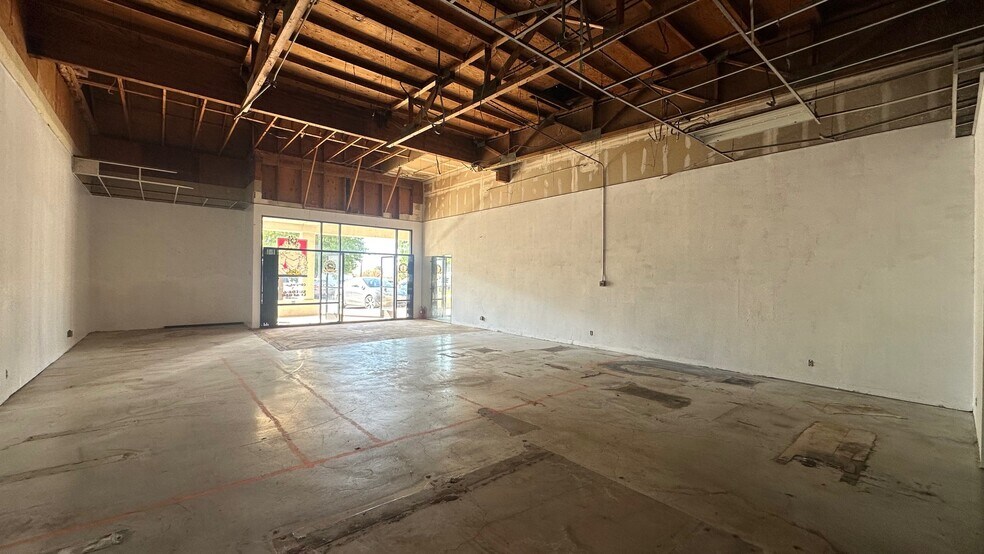More Photos Of 3000-3096 W Temple Ave, Pomona Freestanding For Lease
