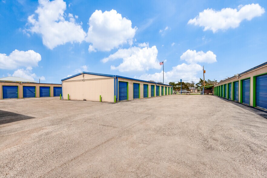 More Photos Of 2515 E Bayshore Dr, San Leon Self Storage For Sale