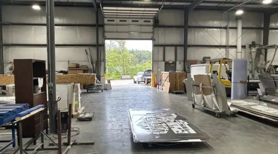 More Photos Of 4302 Security Pky, New Albany Manufacturing For Lease