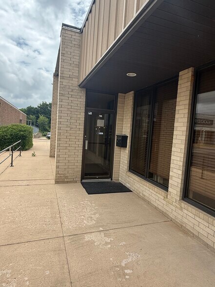 More Photos Of 1214 N Highway 81, Duncan Office For Lease
