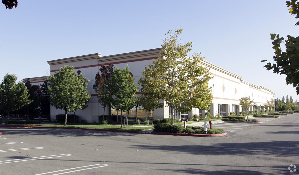 More Photos Of 10015 Foothills Blvd, Roseville Warehouse For Lease