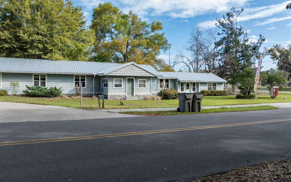 More Photos Of 311 NE Crawford St, Mayo Office For Sale