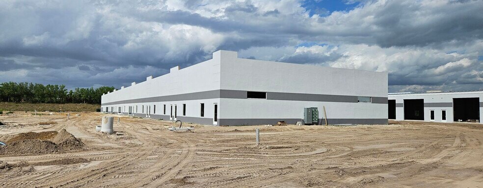Primary Photo Of 16109 Lee Rd, Fort Myers Manufacturing For Sale