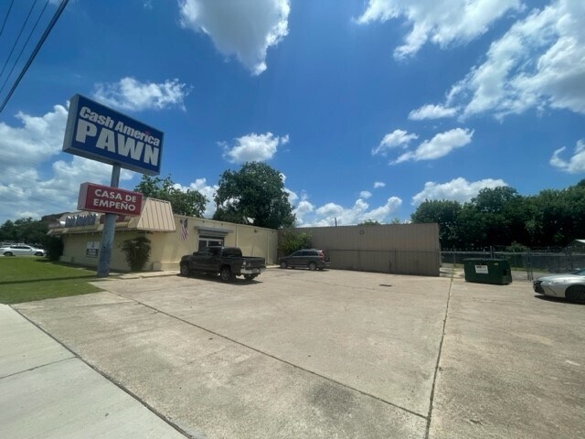 More Photos Of 5508 N Navarro St, Victoria Storefront For Sale