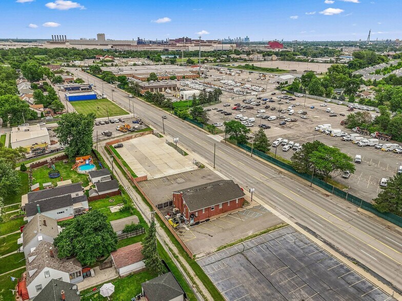 More Photos Of 17355 Allen Rd, Melvindale Freestanding For Sale