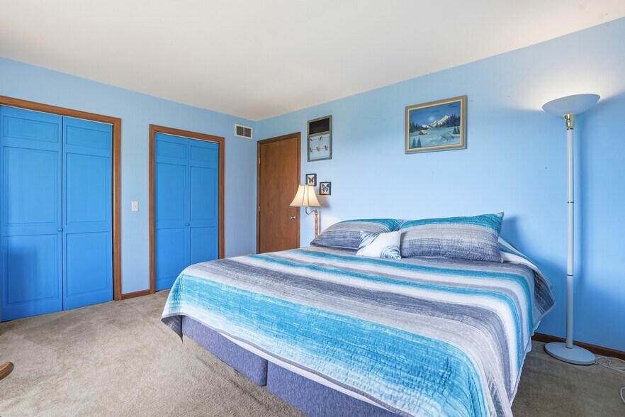 More Photos Of 120 Milford Hill Ln, Milford Flex For Sale
