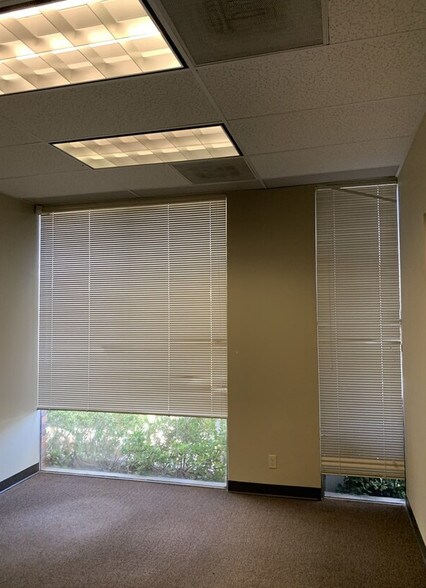 More Photos Of 444 Executive Center Blvd, El Paso Office For Lease
