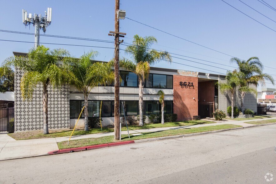 More Photos Of 8621 Bellanca Ave, Los Angeles Office For Sale