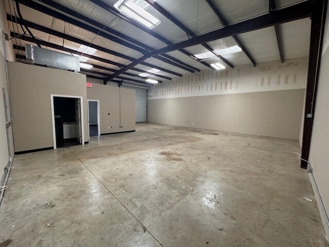 More Photos Of 310 Magnolia St, Spring Warehouse For Sale
