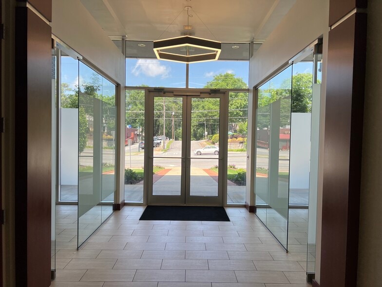 More Photos Of 5009 Roswell Rd, Atlanta Medical For Lease