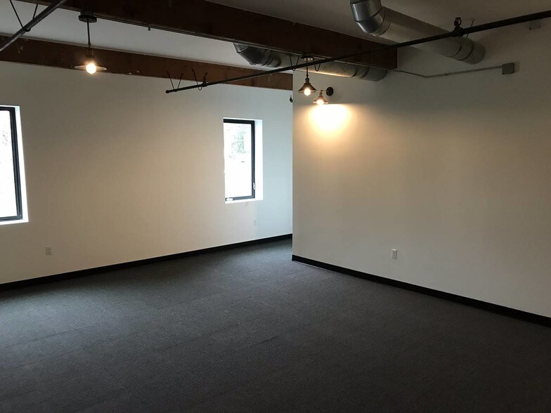 More Photos Of 2330 NW 31st Ave, Portland Flex For Lease