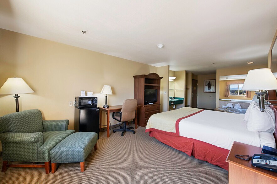 More Photos Of 1424 W Pine St, Pinedale Hotel For Sale