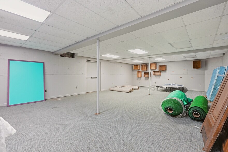 More Photos Of 31 S Front St, Burbank Storefront Retail Residential For Sale