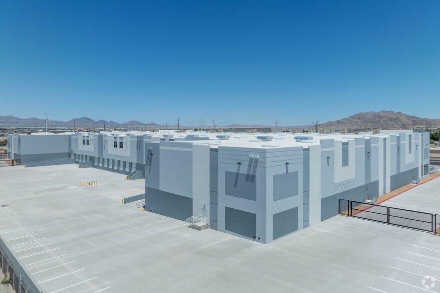 More Photos Of 2327 N Nellis Blvd, Las Vegas Distribution For Sale