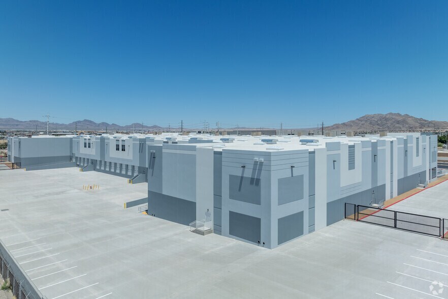 More Photos Of 2327 N Nellis Blvd, Las Vegas Distribution For Lease