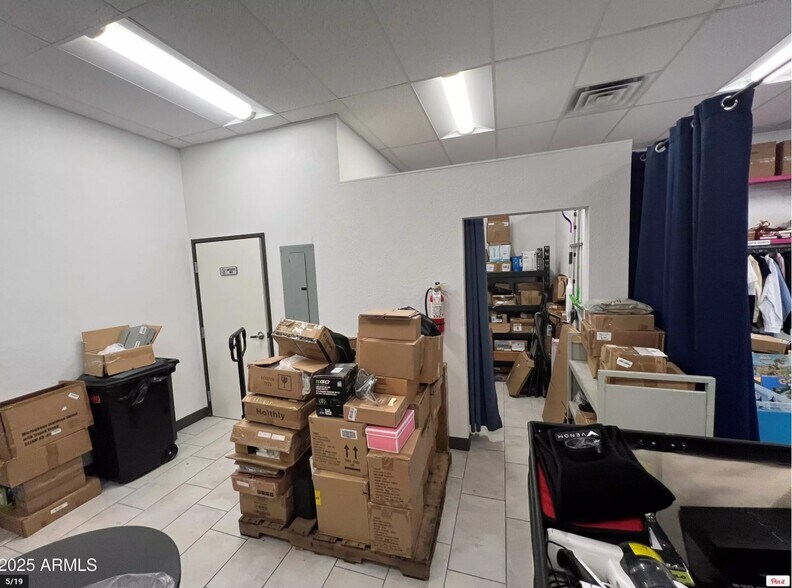 More Photos Of 16835 N Park Pl, Glendale Unknown For Lease