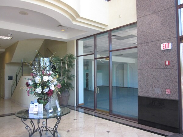 More Photos Of 23300 Cinema Dr, Valencia General Retail For Lease