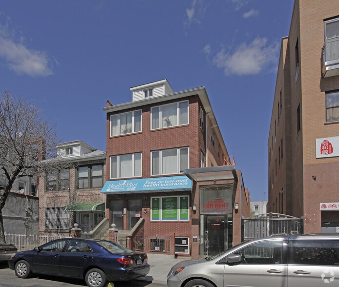 Primary Photo Of 815 59th St, Brooklyn Storefront Retail Residential For Lease