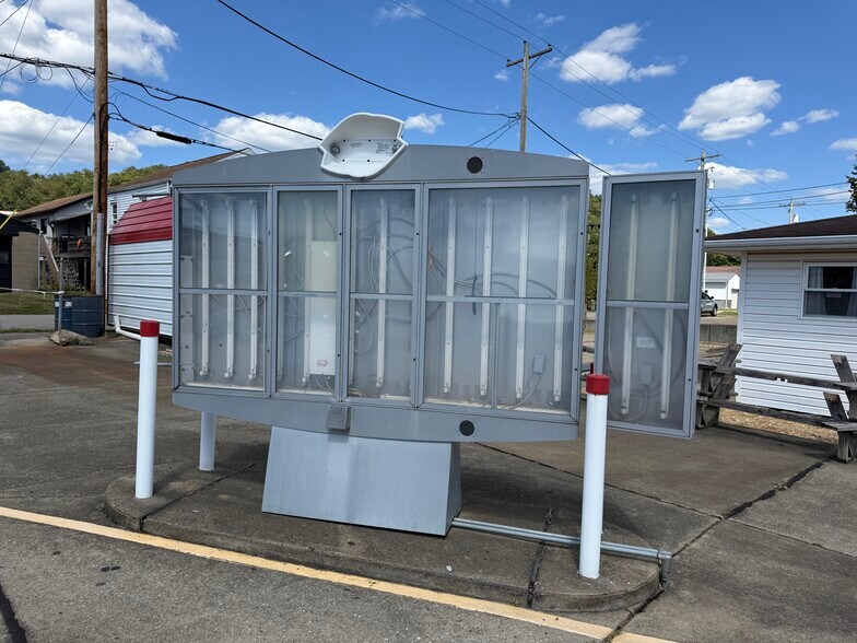 More Photos Of 3795 Central Ave, Shadyside Freestanding For Sale