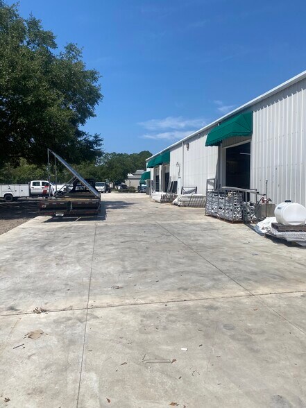 More Photos Of 11331 Distribution Ave E, Jacksonville Warehouse For Sale