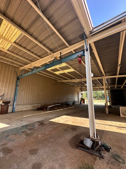 More Photos Of 5055 Edgefield Rd, Trenton Warehouse For Lease