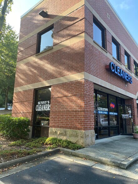 More Photos Of 5430 New Northside Dr, Atlanta Storefront Retail Office For Lease
