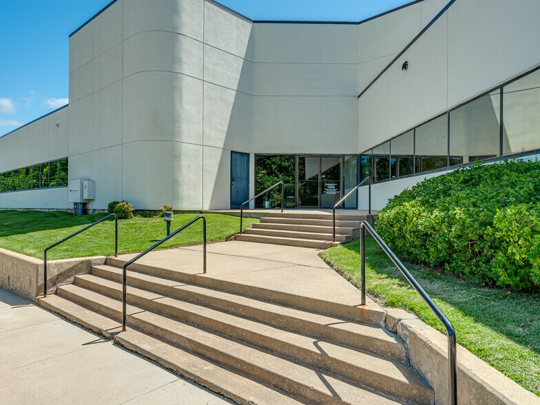 More Photos Of 4520 S Harvard Ave, Tulsa Medical For Sale
