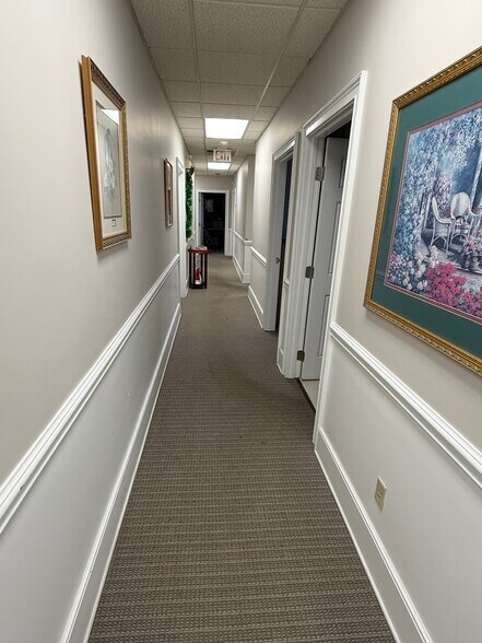 More Photos Of 150 N 9th St, West Columbia Office For Sale