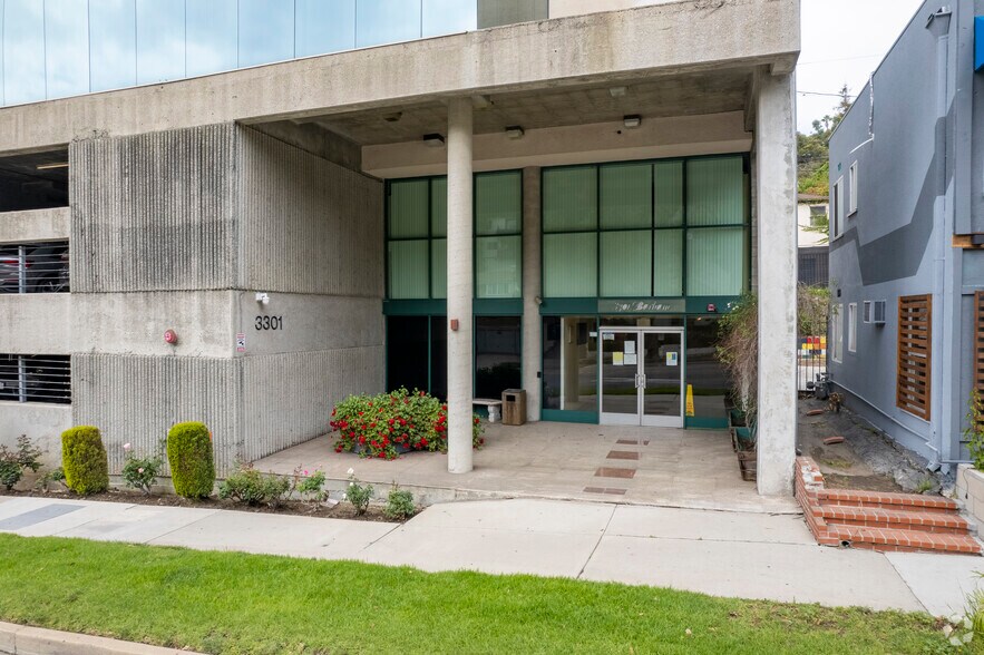 More Photos Of 3301 Barham Blvd, Los Angeles Office For Lease