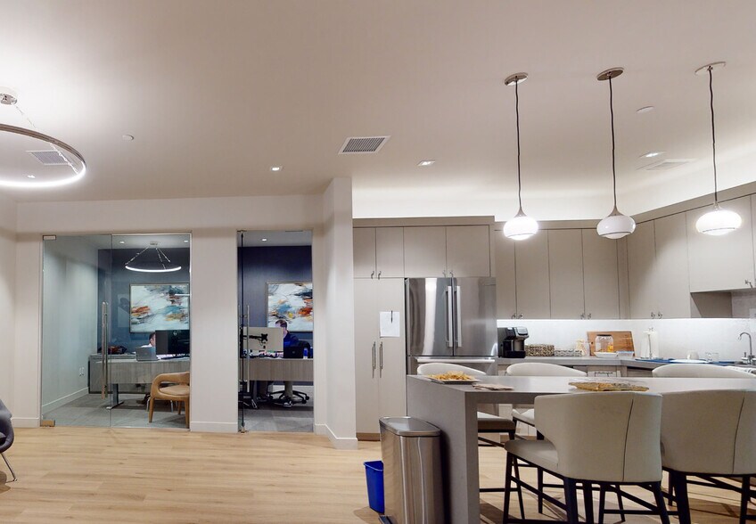 More Photos Of 9821 N 95th St, Scottsdale Office For Sale